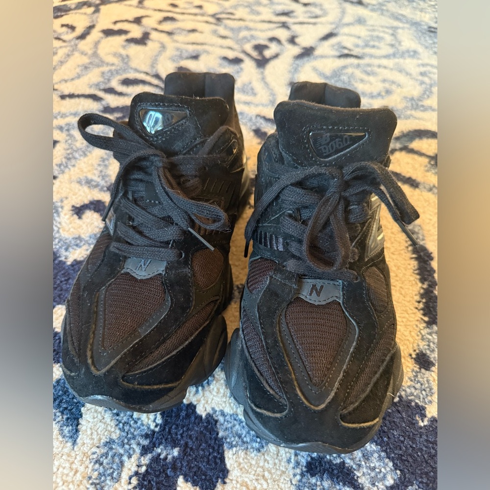 New Balance Men’s Black Sneakers